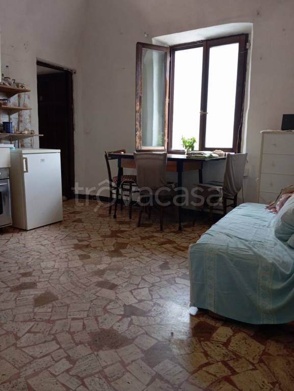 casa indipendente in vendita a Dolceacqua