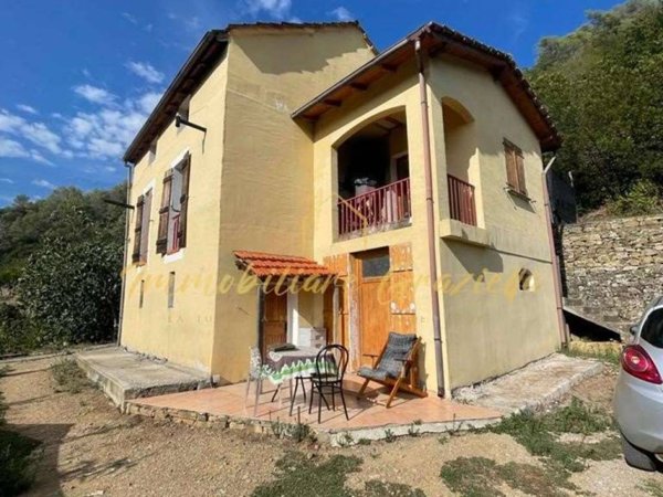 casa indipendente in vendita a Dolceacqua