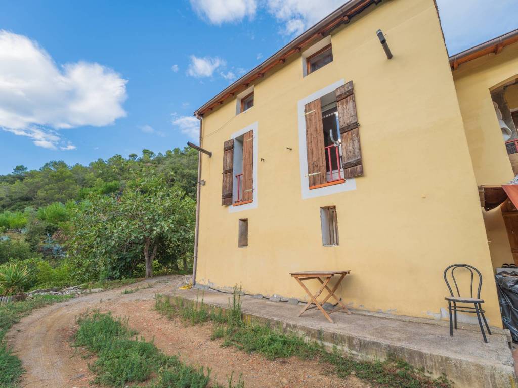 casa indipendente in vendita a Dolceacqua