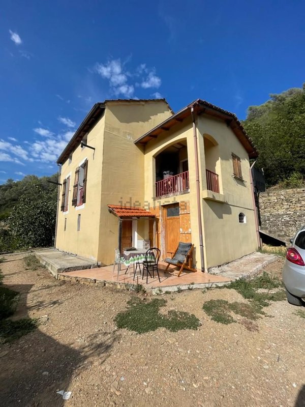 casa indipendente in vendita a Dolceacqua