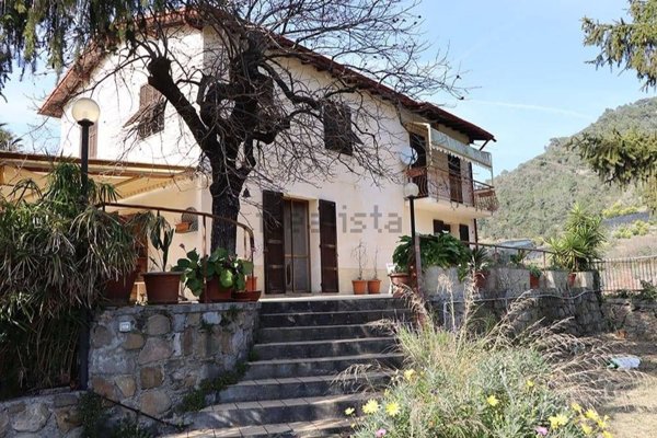 casa indipendente in vendita a Dolceacqua