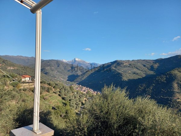 casa indipendente in vendita a Dolceacqua