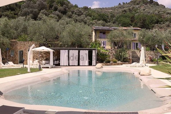 casa indipendente in vendita a Dolceacqua
