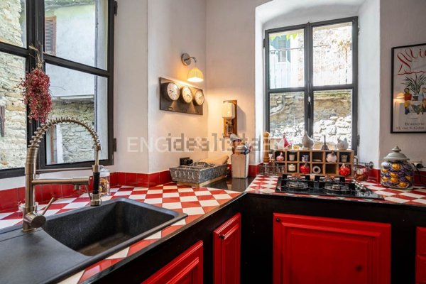 casa indipendente in vendita a Dolceacqua