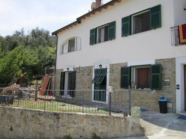 casa indipendente in vendita a Dolceacqua