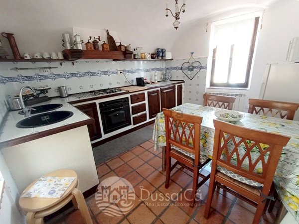 esavano in vendita a Dolceacqua