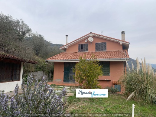 casa indipendente in vendita a Dolceacqua