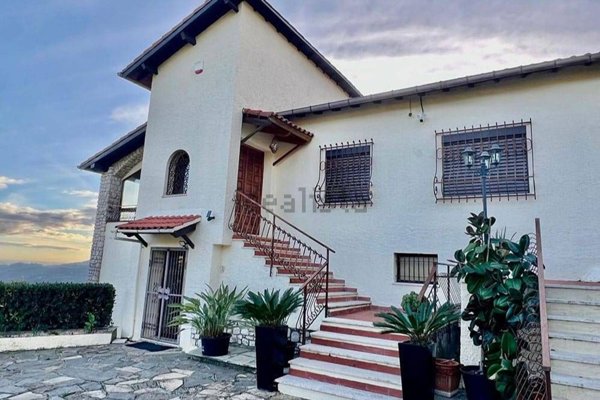 casa indipendente in vendita a Dolceacqua