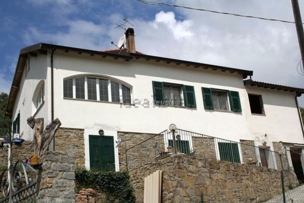 casa indipendente in vendita a Dolceacqua