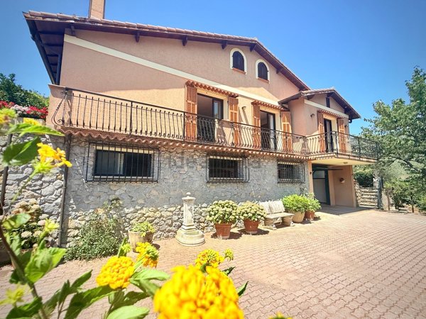 casa indipendente in vendita a Dolceacqua