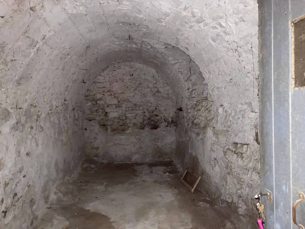 locale commerciale in vendita a Dolceacqua