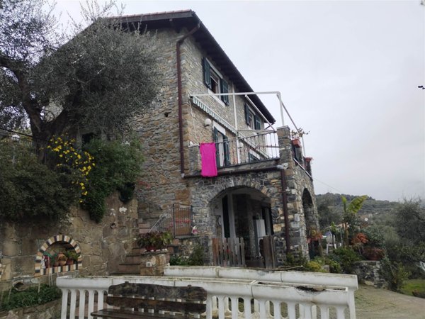 casa indipendente in vendita a Dolceacqua