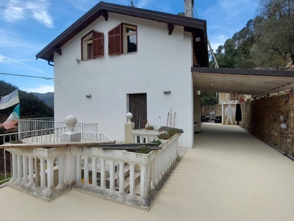 casa indipendente in vendita a Dolceacqua