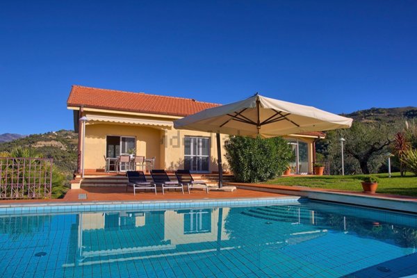 casa indipendente in vendita a Dolceacqua