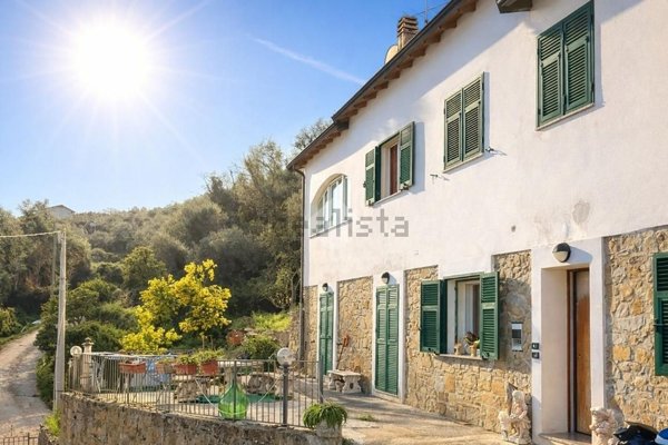 casa indipendente in vendita a Dolceacqua