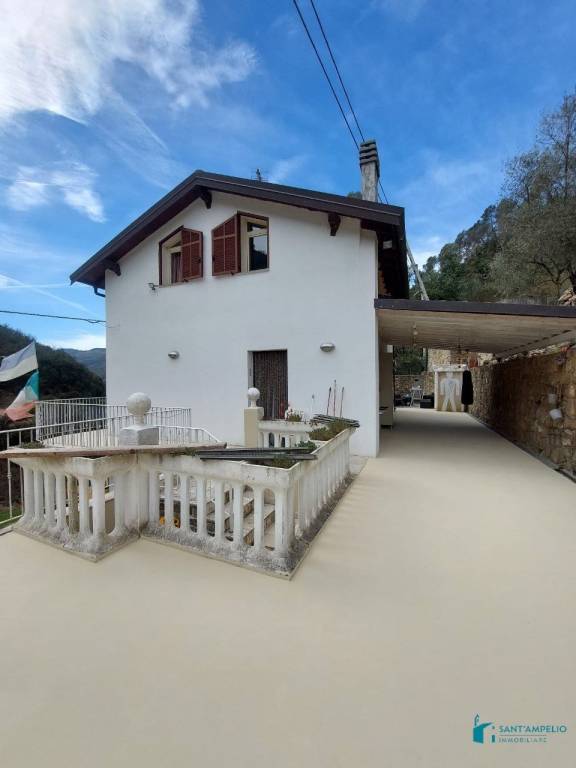 casa indipendente in vendita a Dolceacqua