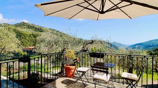 casa indipendente in vendita a Dolceacqua