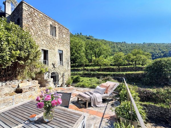 casa indipendente in vendita a Dolceacqua