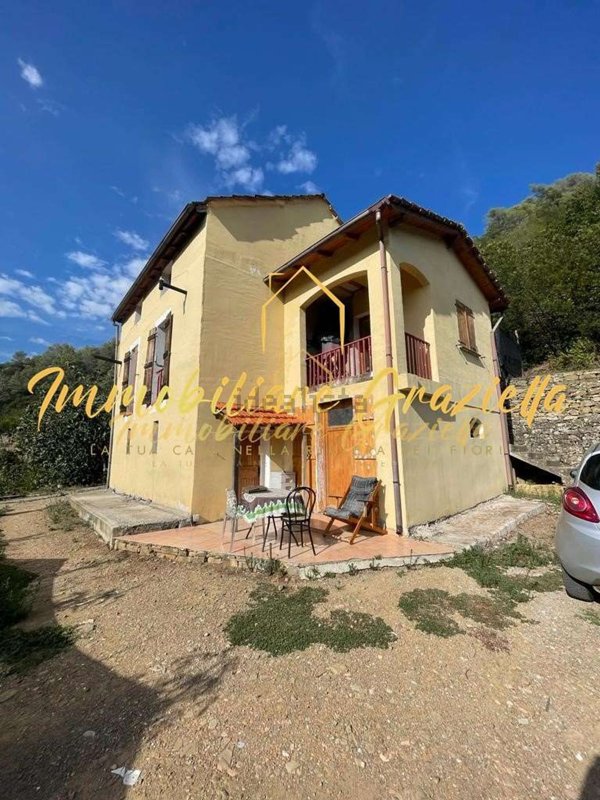 casa indipendente in vendita a Dolceacqua