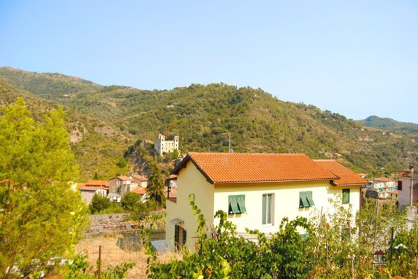 casa indipendente in vendita a Dolceacqua