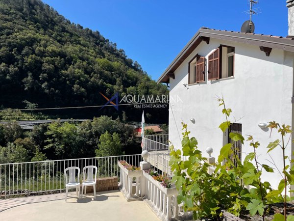 casa indipendente in vendita a Dolceacqua