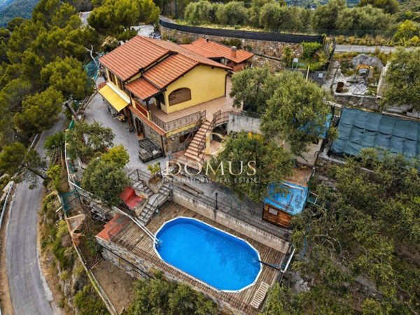 casa indipendente in vendita a Dolceacqua