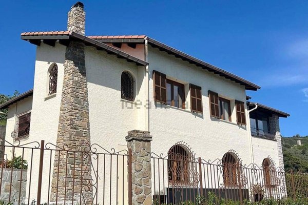 casa indipendente in vendita a Dolceacqua