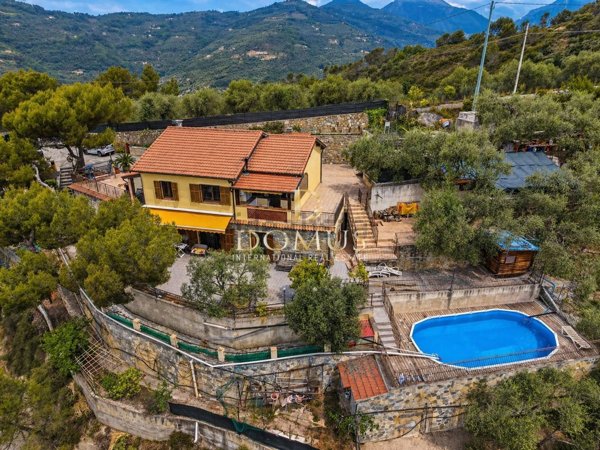 casa indipendente in vendita a Dolceacqua