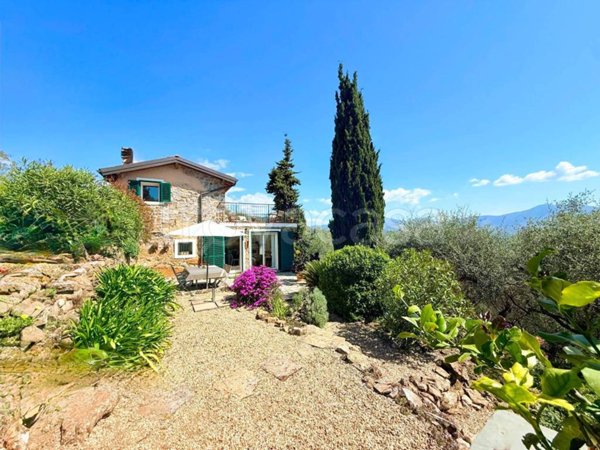 casa indipendente in vendita a Dolceacqua