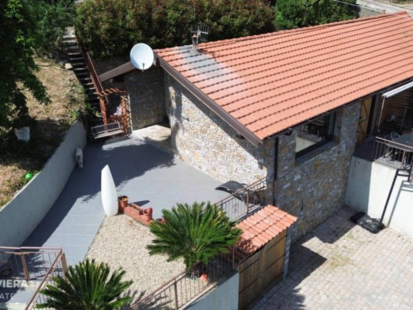 casa indipendente in vendita a Dolceacqua