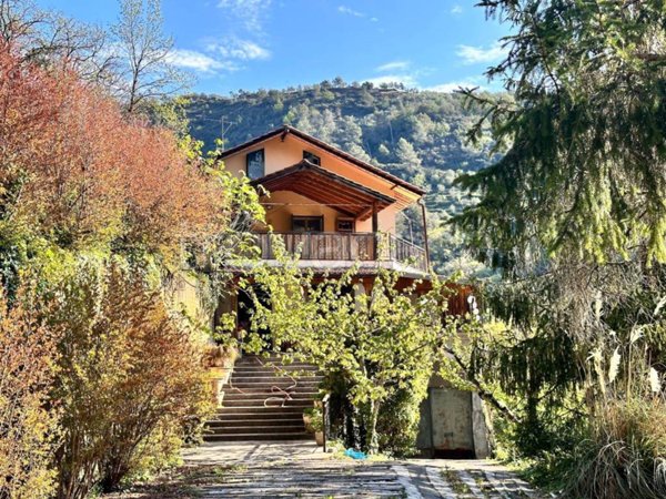 casa indipendente in vendita a Dolceacqua