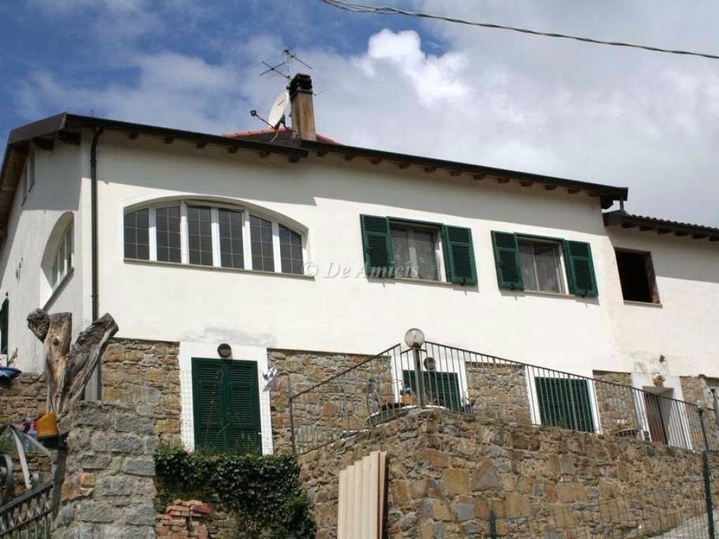 casa indipendente in vendita a Dolceacqua