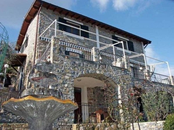 casa indipendente in vendita a Dolceacqua
