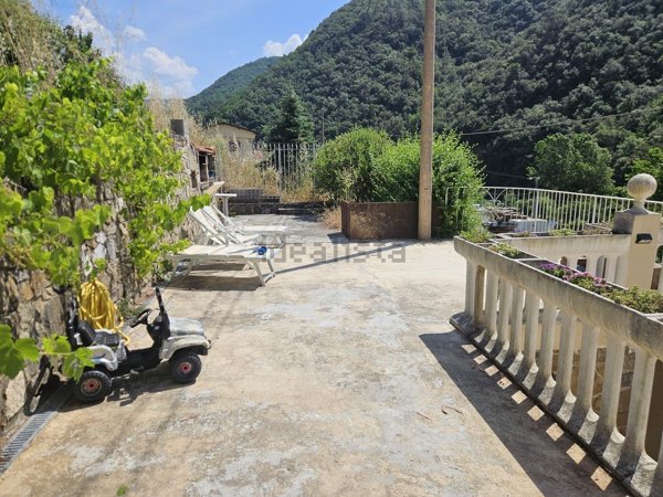 casa indipendente in vendita a Dolceacqua
