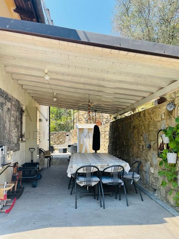 casa indipendente in vendita a Dolceacqua