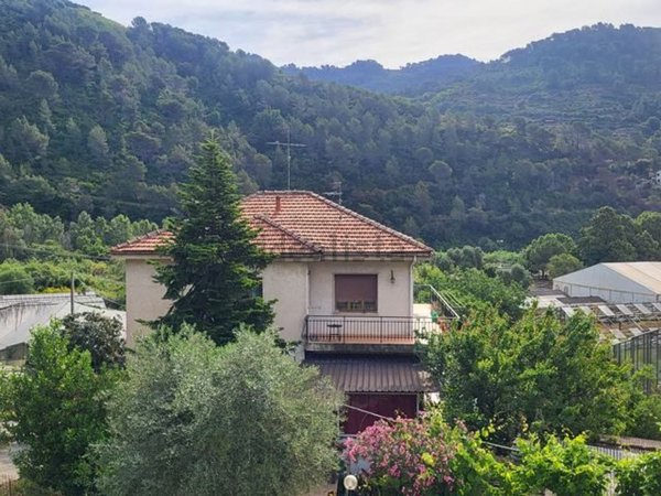 casa indipendente in vendita a Dolceacqua