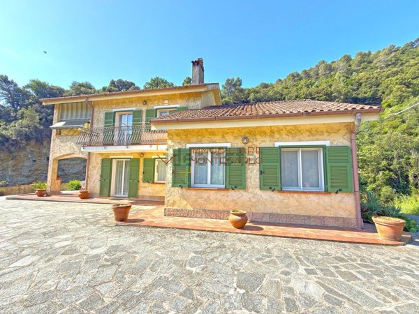 casa indipendente in vendita a Dolceacqua