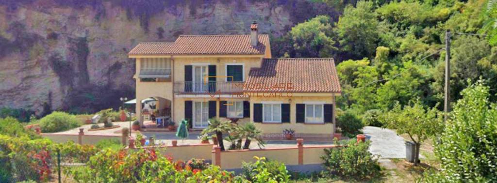 casa indipendente in vendita a Dolceacqua