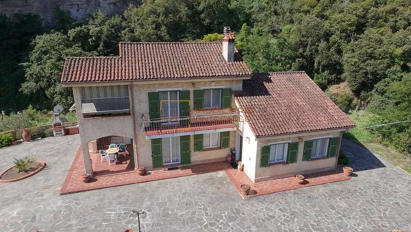 casa indipendente in vendita a Dolceacqua