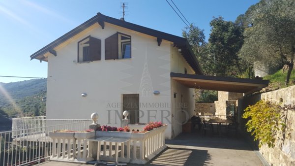 casa indipendente in vendita a Dolceacqua