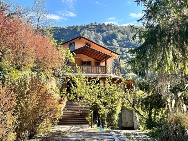 casa indipendente in vendita a Dolceacqua
