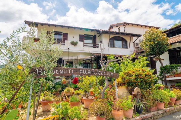 casa indipendente in vendita a Dolceacqua
