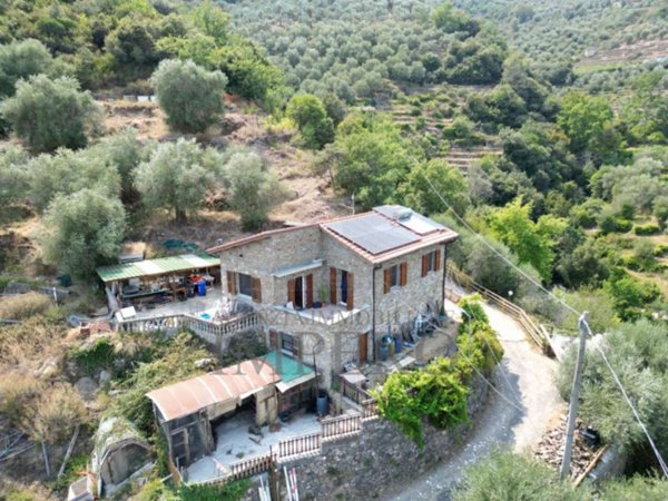 casa indipendente in vendita a Dolceacqua