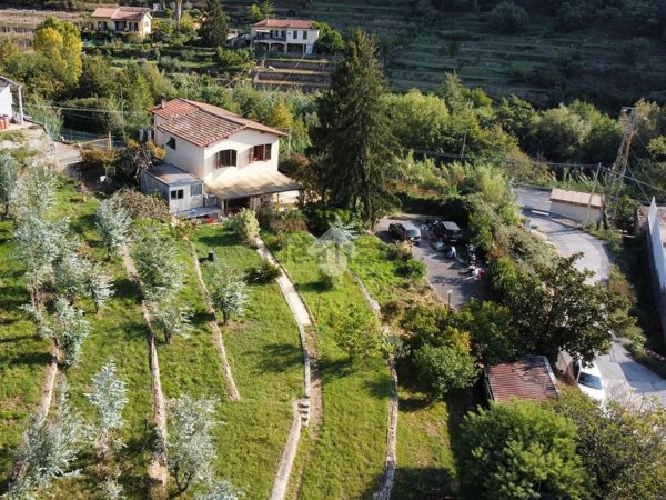 casa indipendente in vendita a Dolceacqua