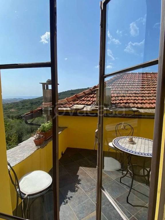 appartamento in vendita a Dolcedo in zona Bellissimi