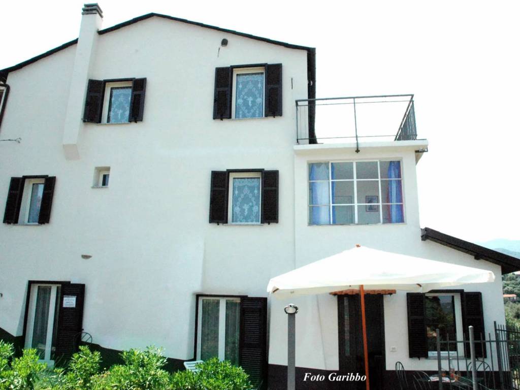 appartamento in vendita a Dolcedo in zona Costa Carnara