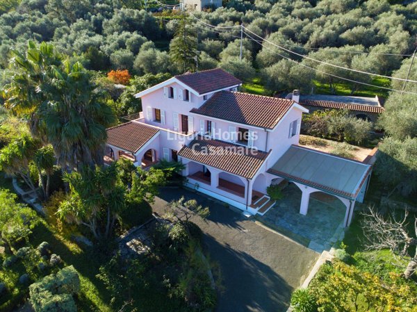 casa indipendente in vendita a Dolcedo