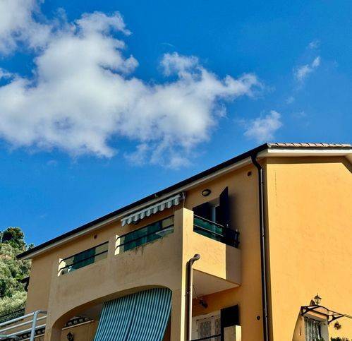 appartamento in vendita a Dolcedo in zona Isolalunga