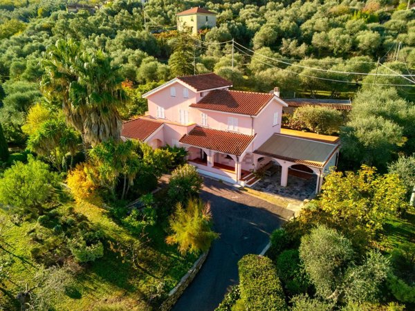 casa indipendente in vendita a Dolcedo in zona Bellissimi