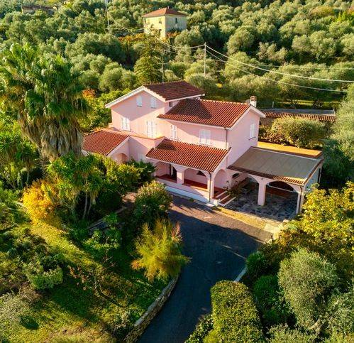 casa indipendente in vendita a Dolcedo in zona Bellissimi